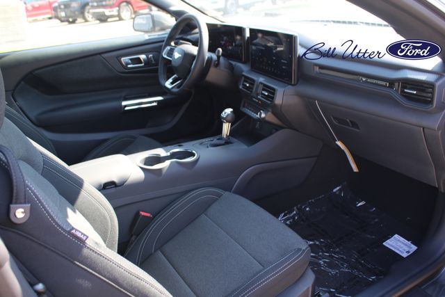 2025 Ford Mustang photo 9