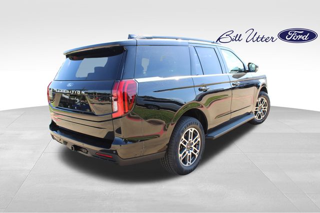 2025 Ford Expedition photo 2