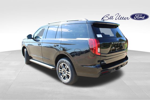 2025 Ford Expedition photo 3
