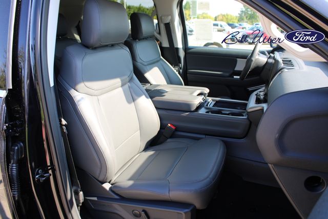 2025 Ford Expedition photo 5