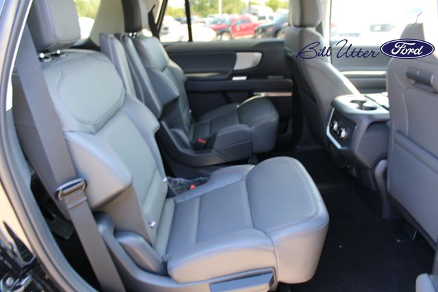 2025 Ford Expedition photo 6