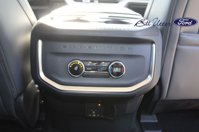 2025 Ford Expedition photo 7