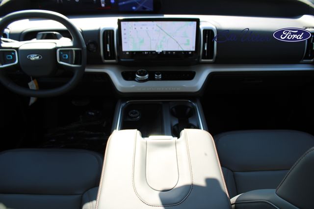 2025 Ford Expedition photo 8