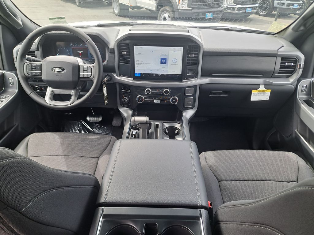 2025 Ford F-150 XLT photo 8
