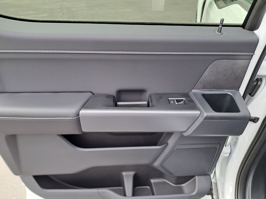 2025 Ford F-150 XLT photo 13