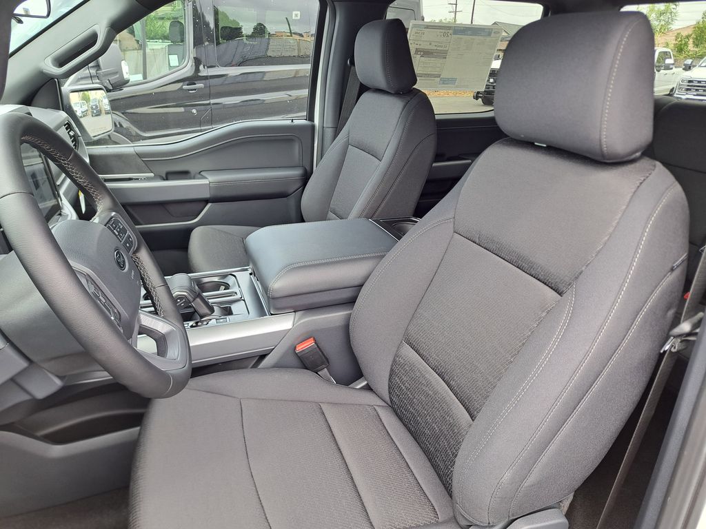 2025 Ford F-150 XLT photo 16