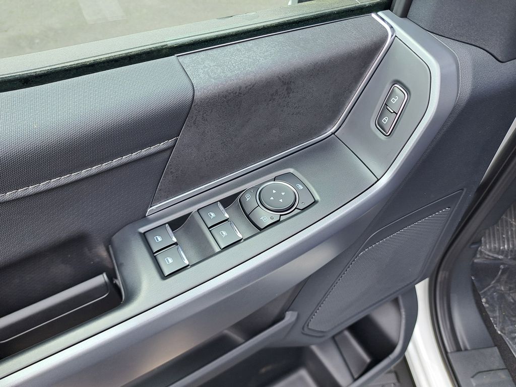 2025 Ford F-150 XLT photo 19
