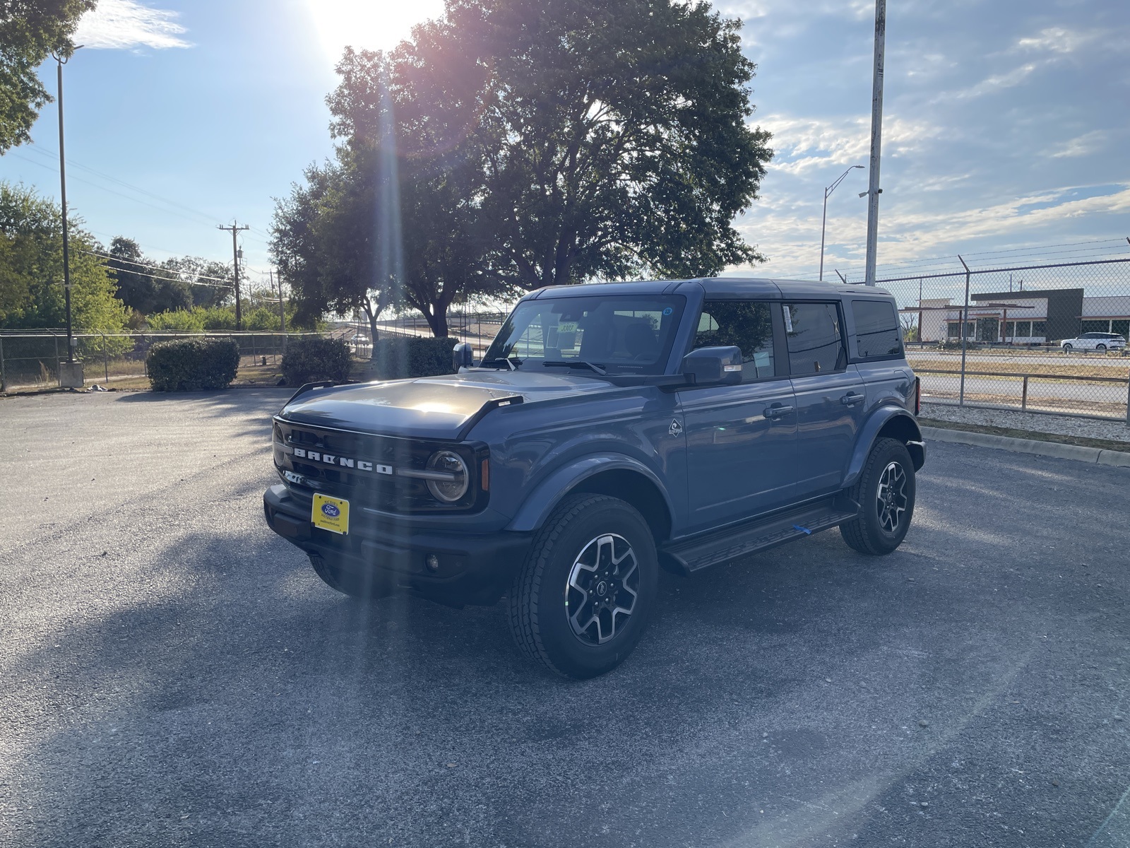 2025 Ford Bronco 4-Door Outer Banks's photo