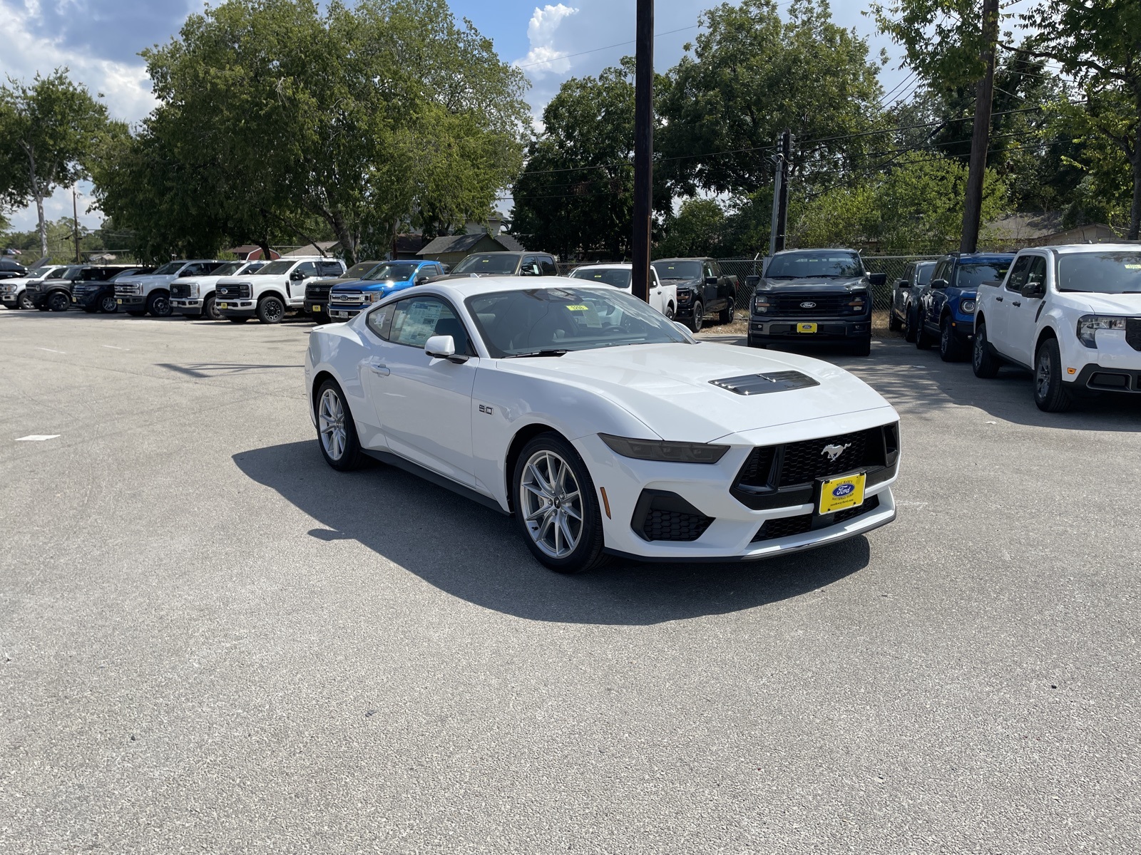 2025 Ford Mustang GT Premium photo 2