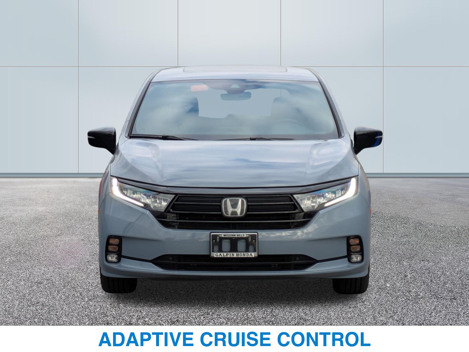 2023 Honda Odyssey Sport photo 2