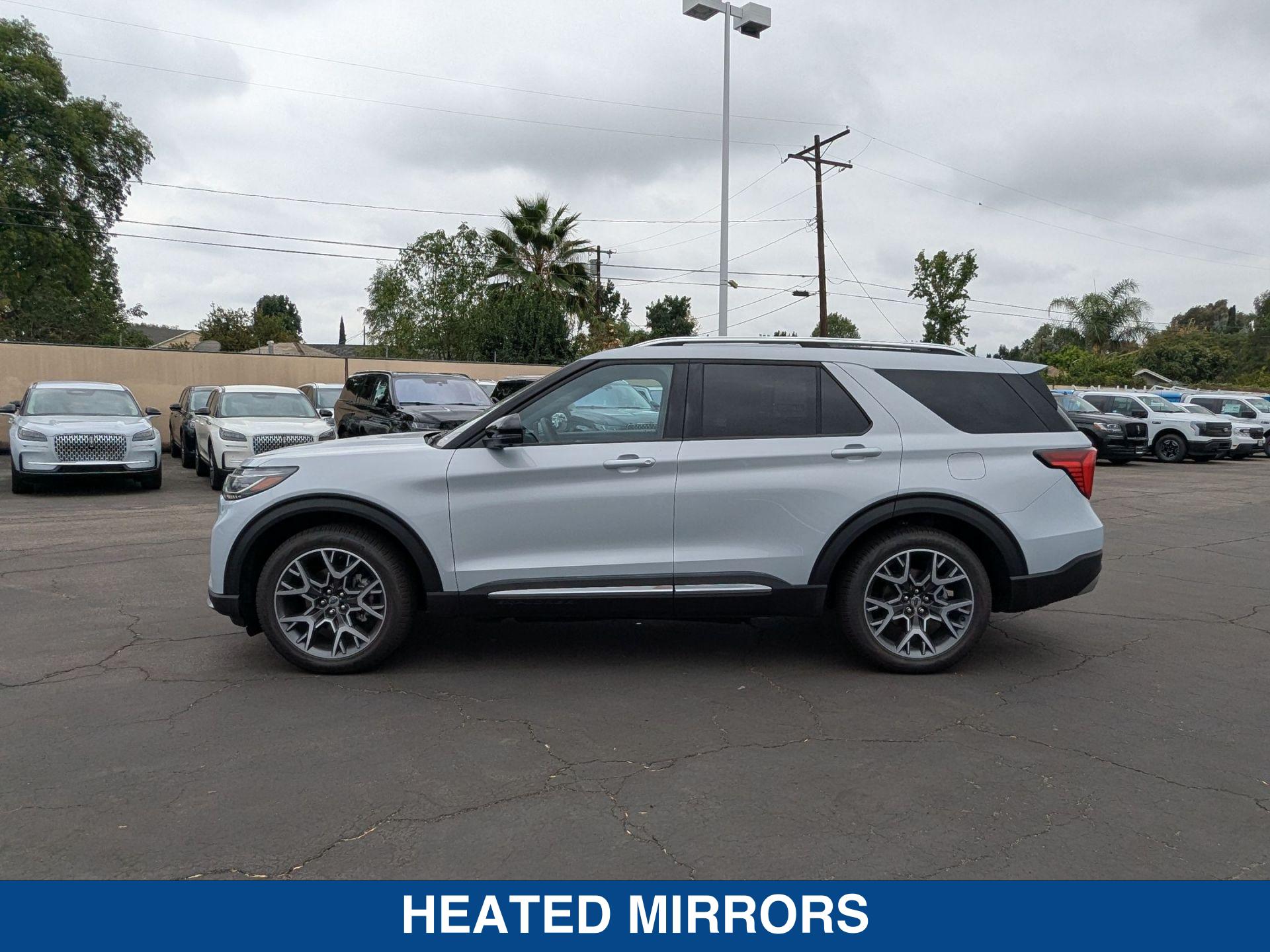 2025 Ford Explorer Platinum photo 5