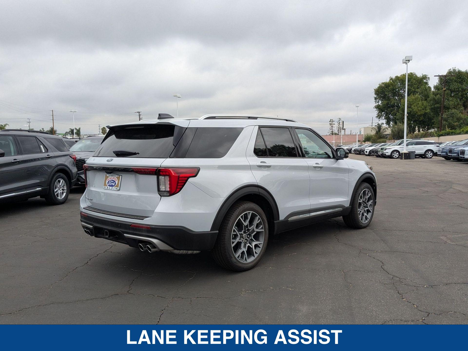 2025 Ford Explorer Platinum photo 8