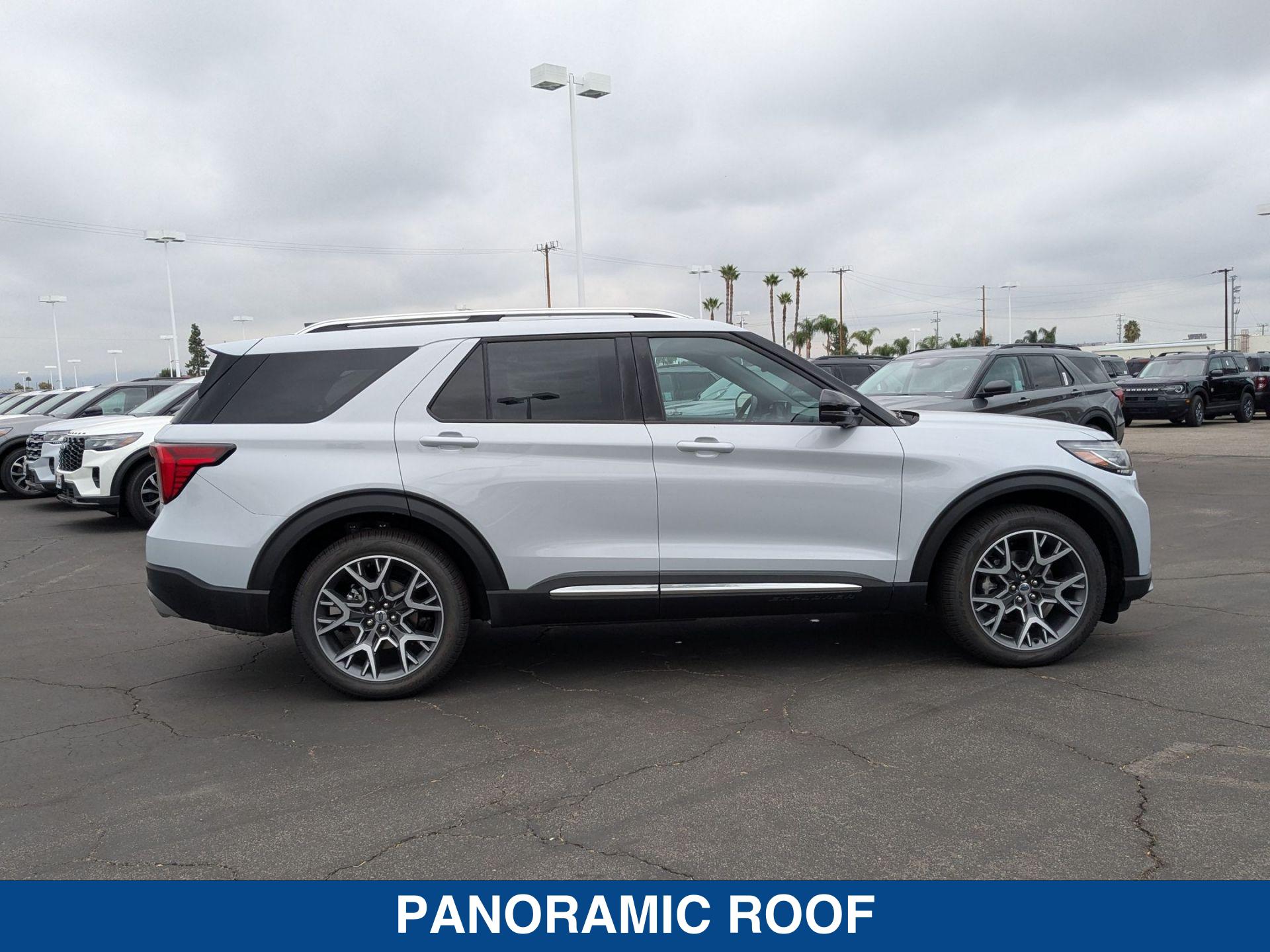 2025 Ford Explorer Platinum photo 9