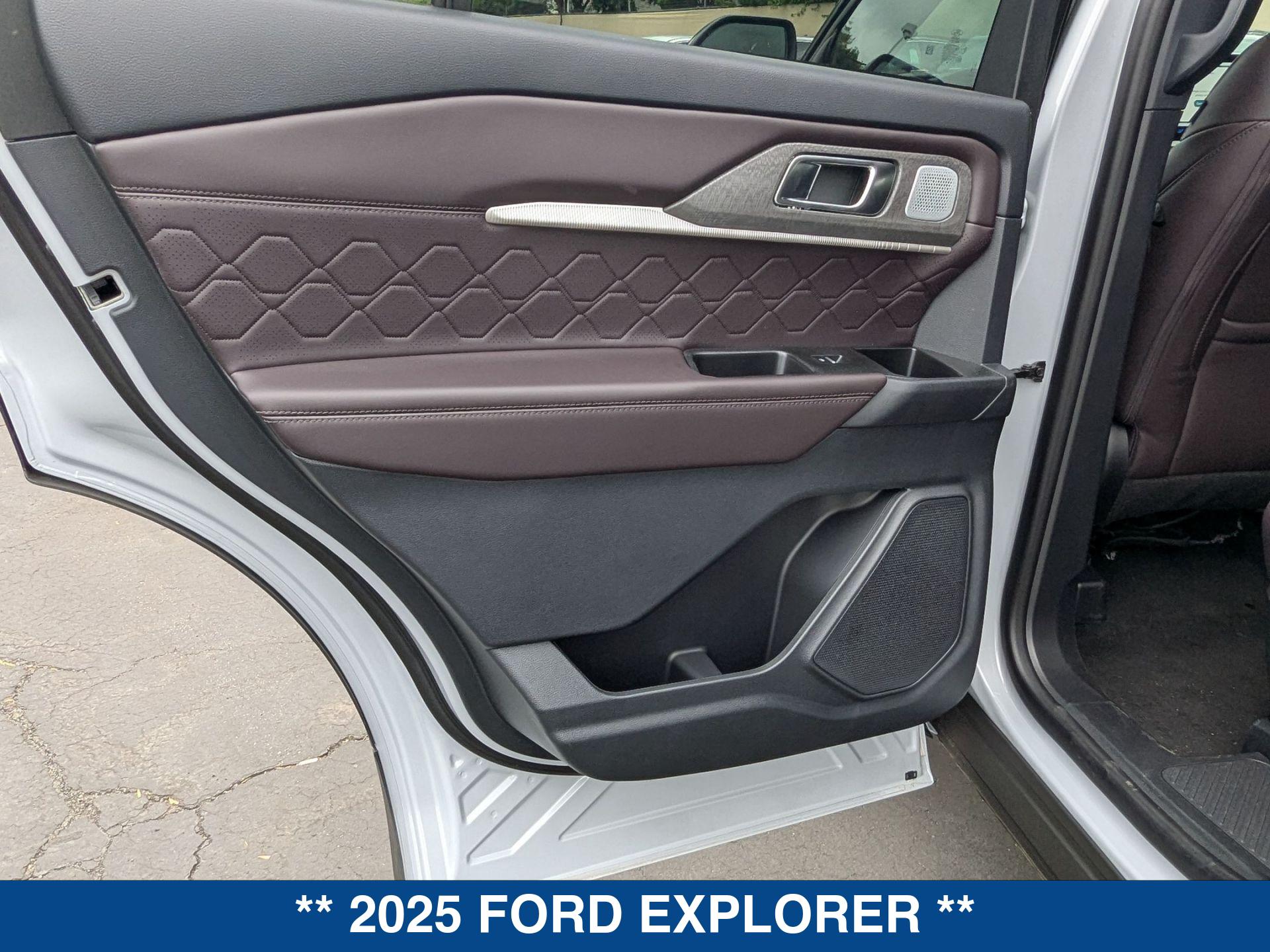 2025 Ford Explorer Platinum photo 21