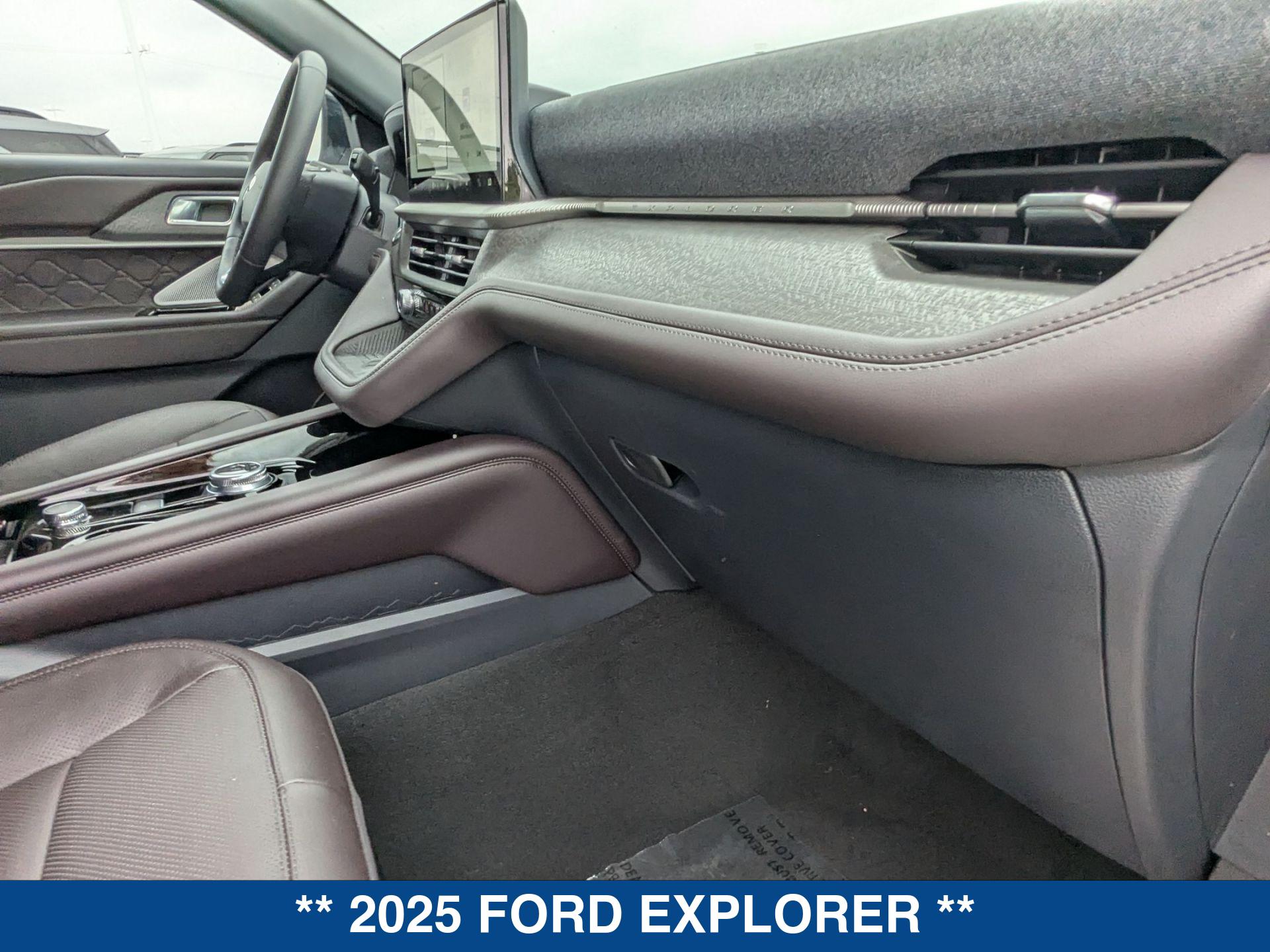 2025 Ford Explorer Platinum photo 24