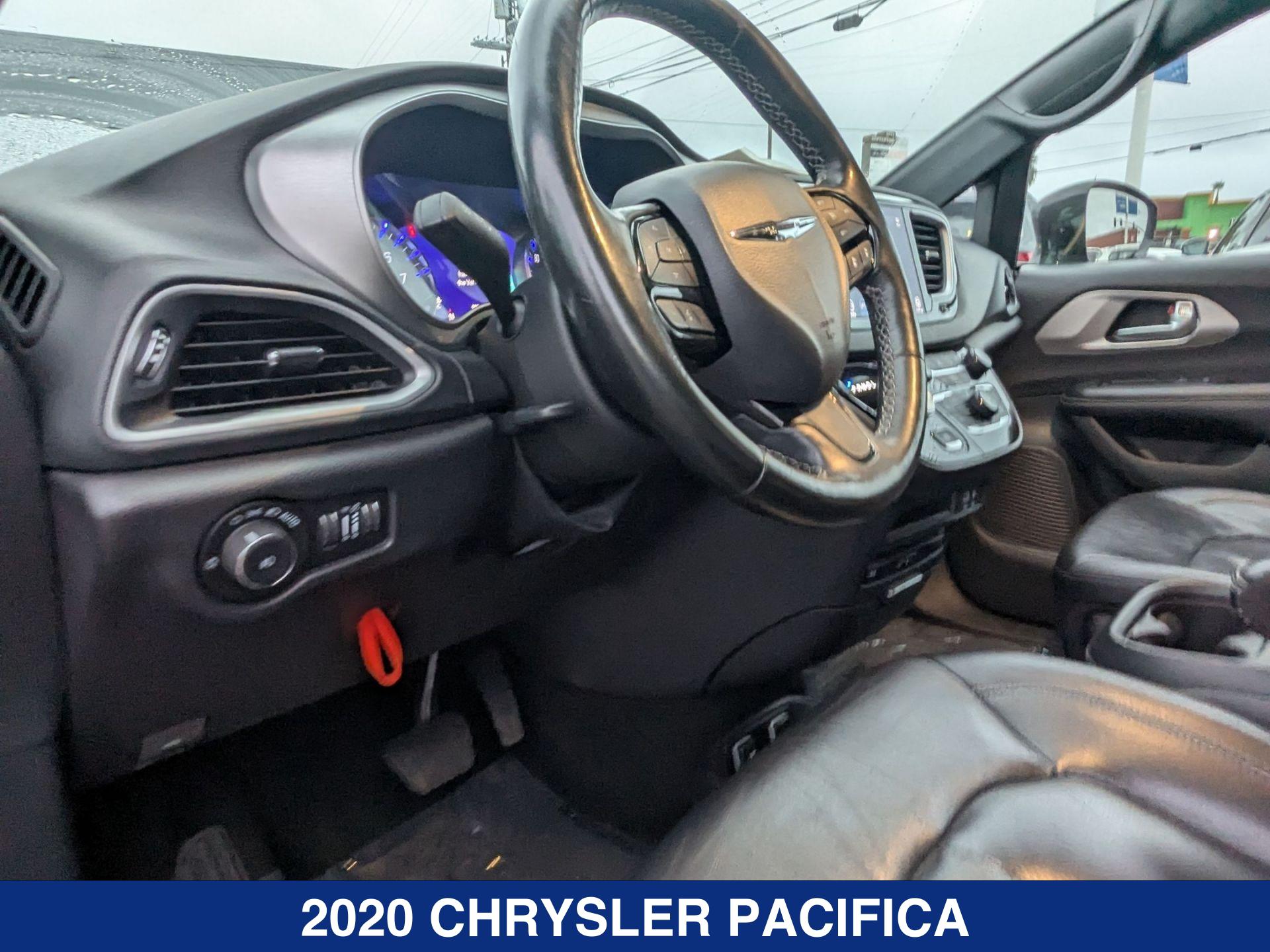 2020 Chrysler Pacifica Touring L photo 12