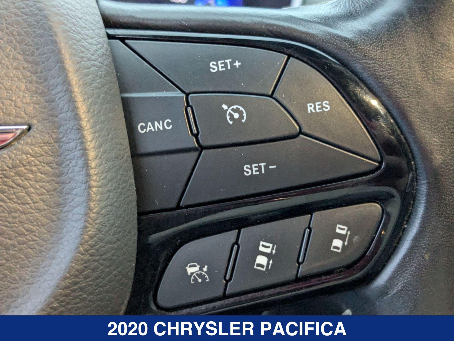 2020 Chrysler Pacifica Touring L photo 17
