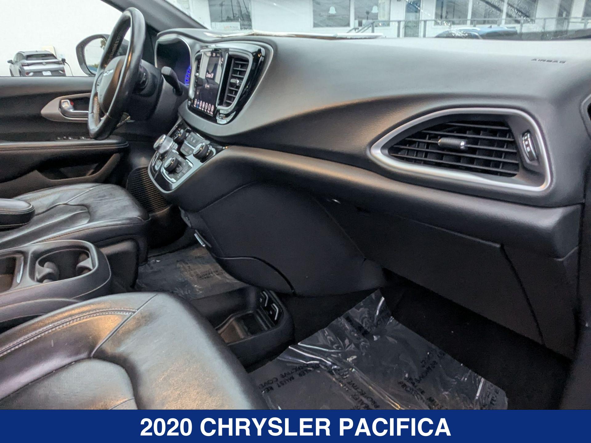 2020 Chrysler Pacifica Touring L photo 21