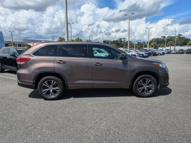 2017 Toyota Highlander LE