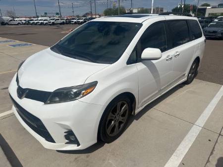 2019 Toyota Sienna SE