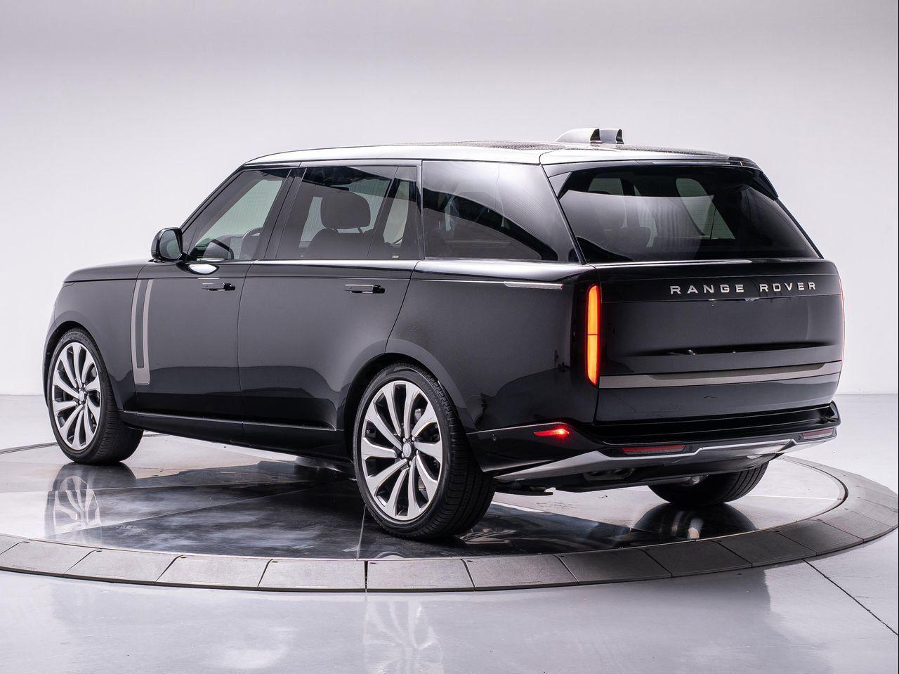 2023 Land Rover Range Rover SE photo 4
