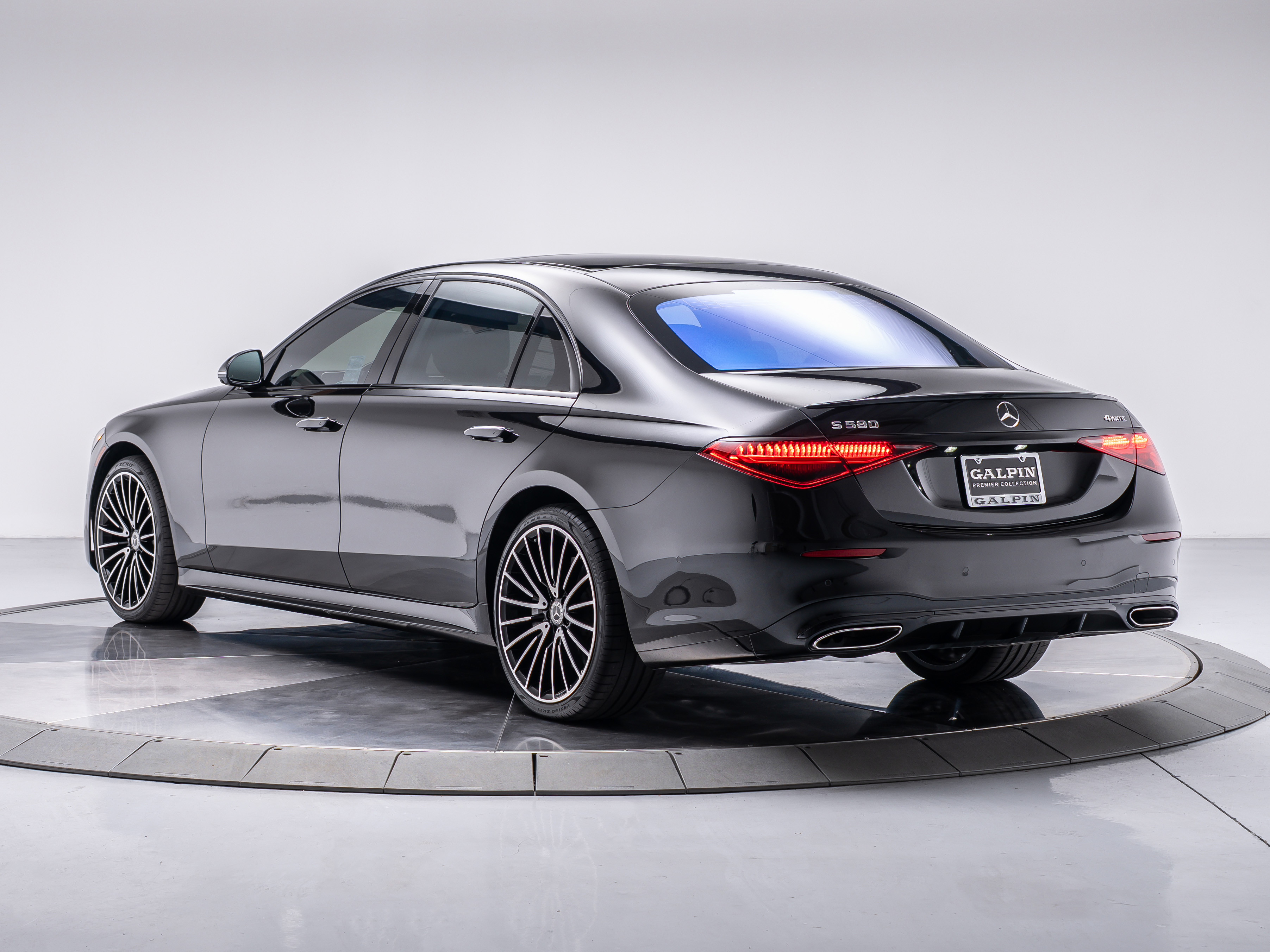 2022 Mercedes Benz S 580 4MATIC photo 2