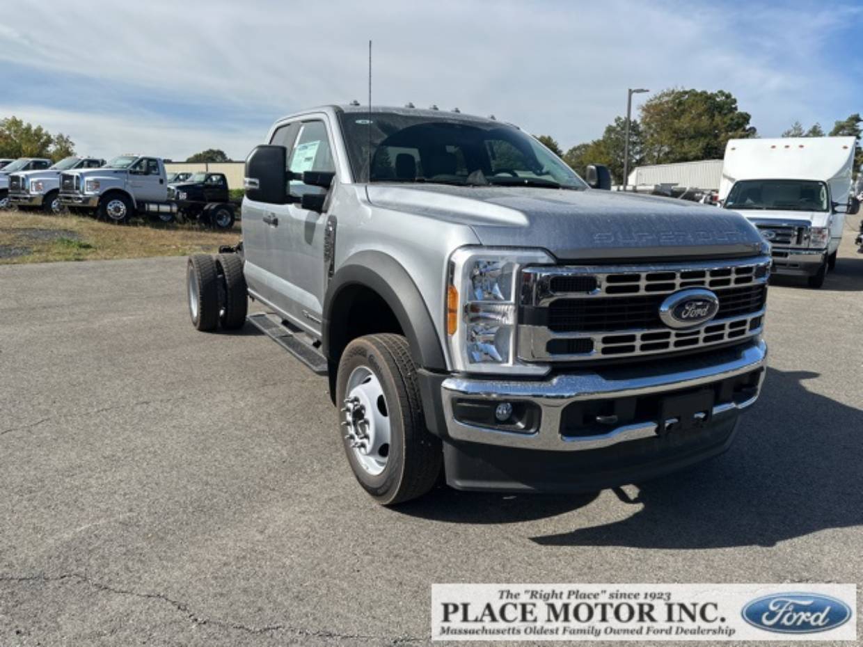 2026 Ford F-550 Super Duty Chassis Cab XL's photo
