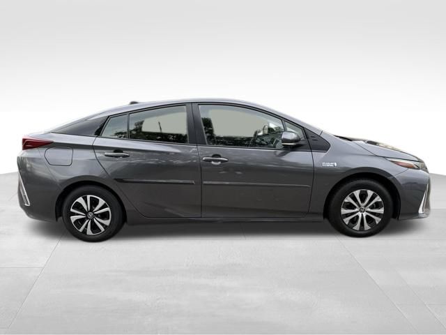 2021 Toyota Prius Prime LE photo 4