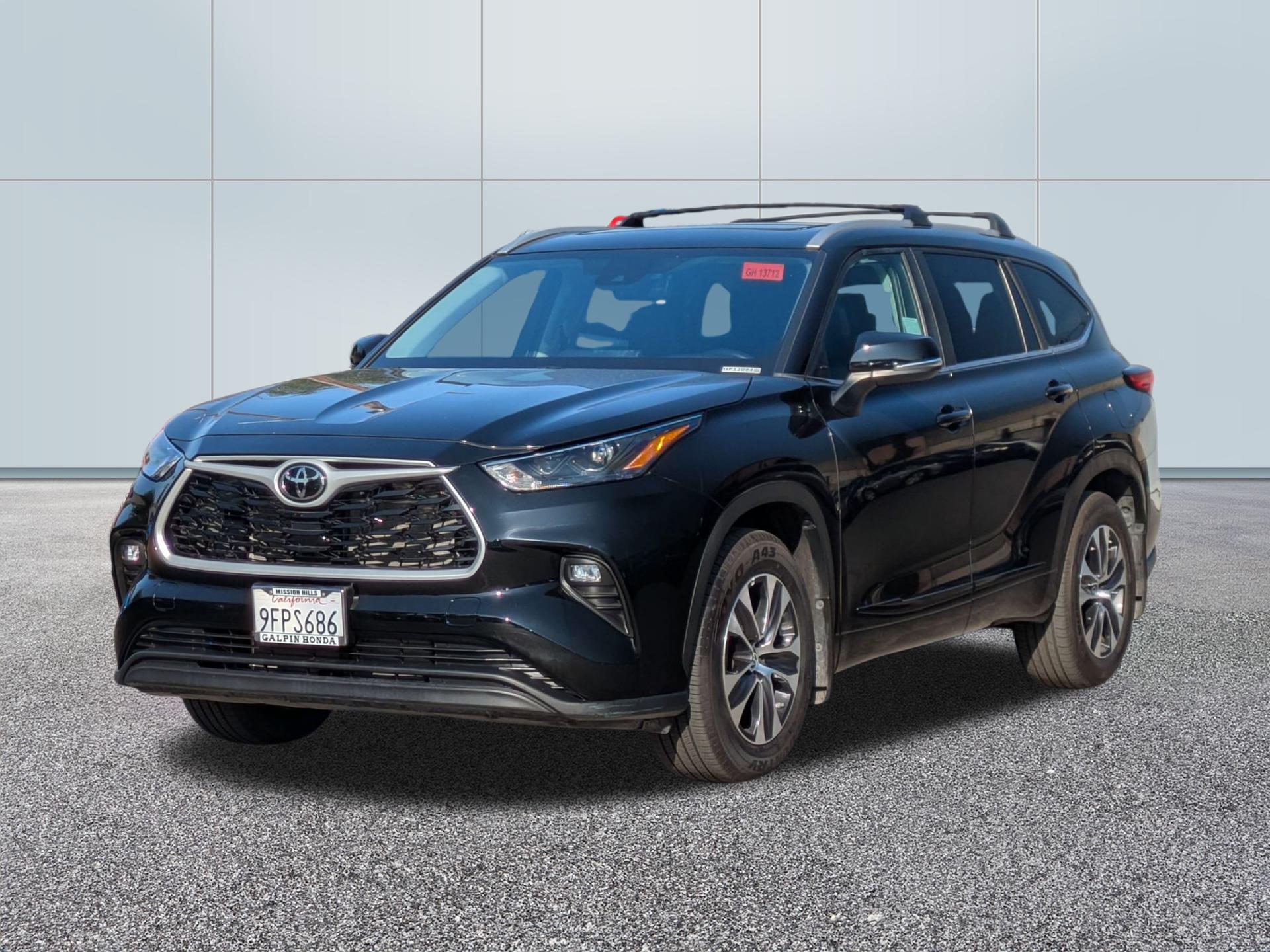 2023 Toyota Highlander XLE photo 2