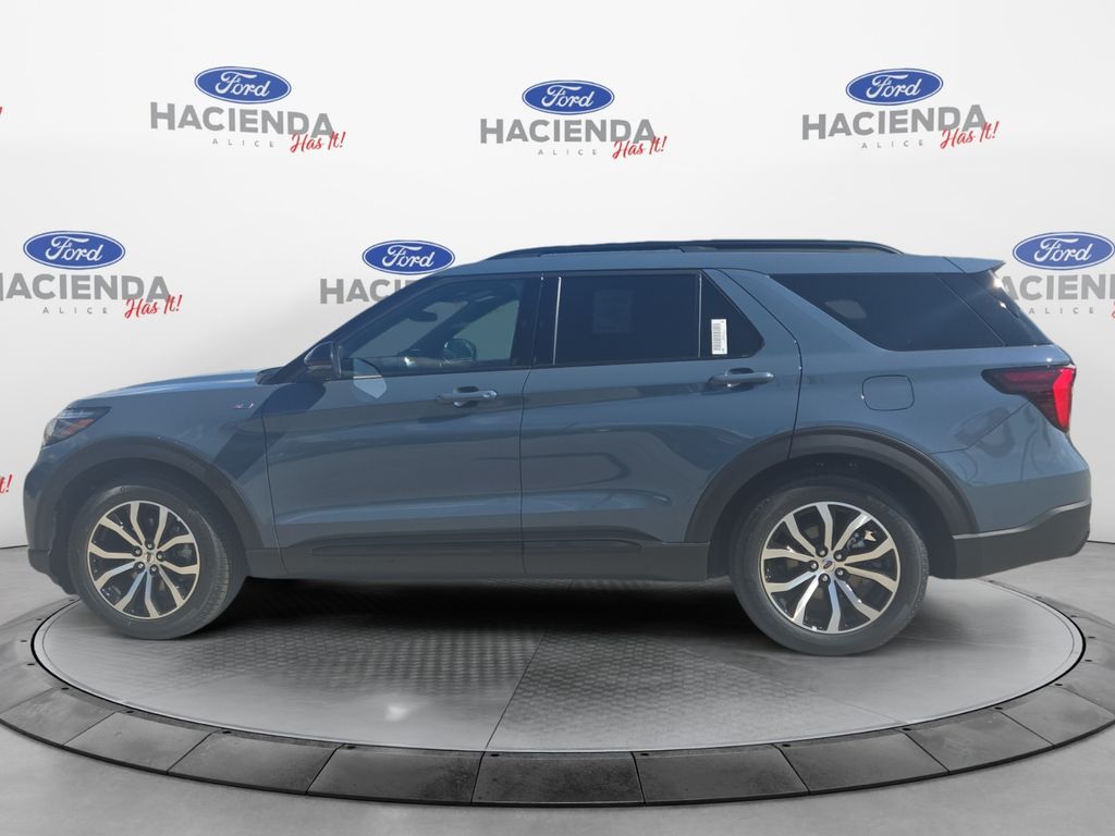 2025 Ford Explorer ST-Line photo 2
