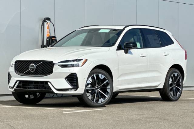 2026 Volvo XC60 B5 Plus