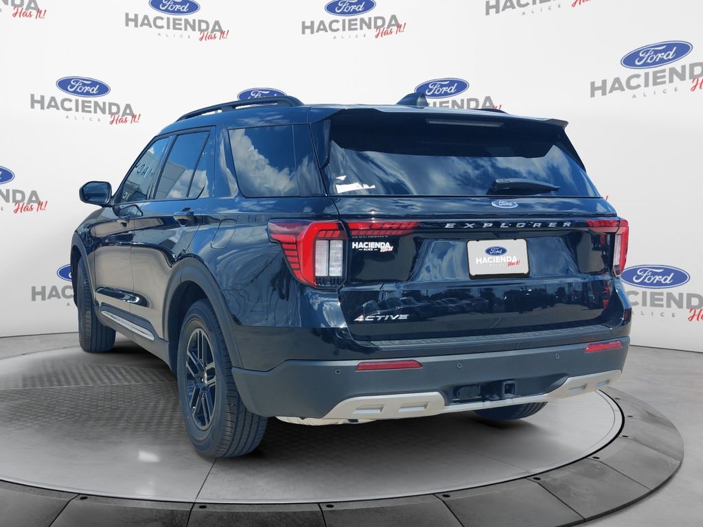 2025 Ford Explorer photo 2