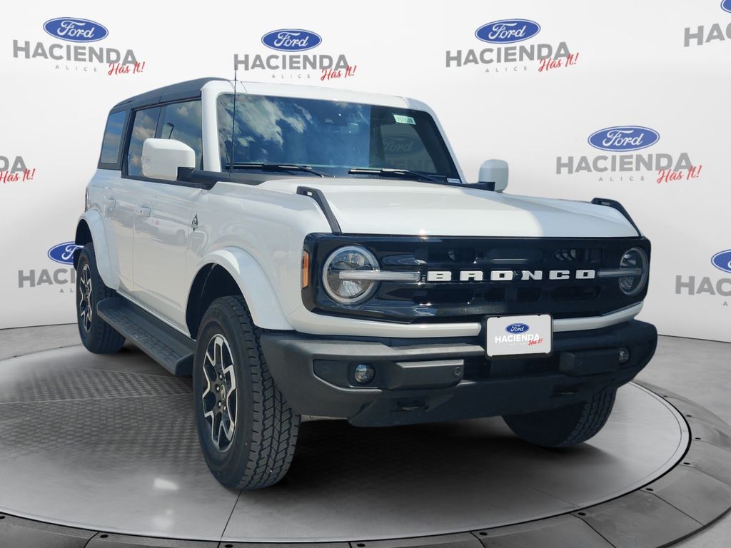 2025 Ford Bronco Outer Banks photo 4