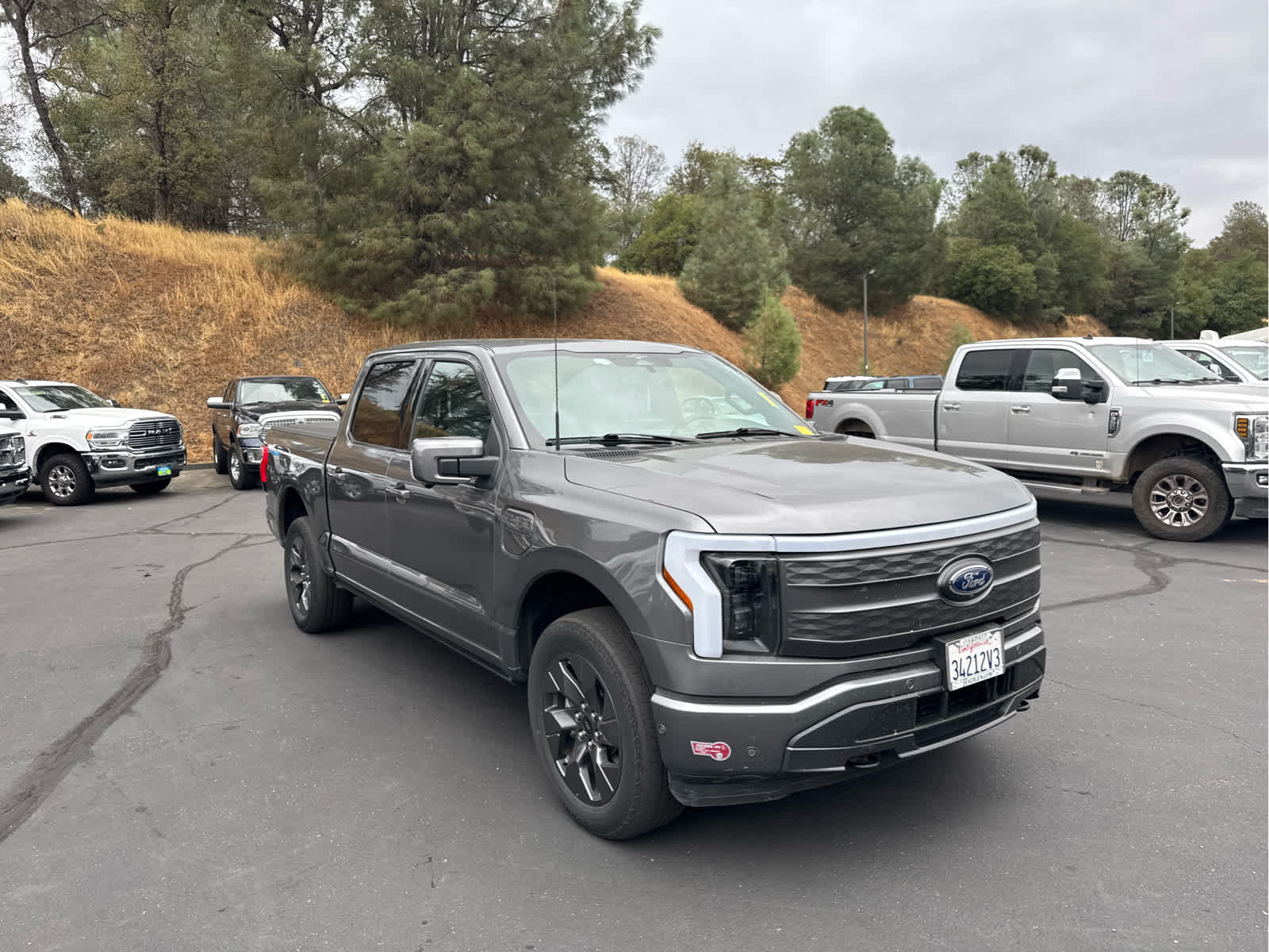 2023 Ford F-150 Lightning Lariat photo 2