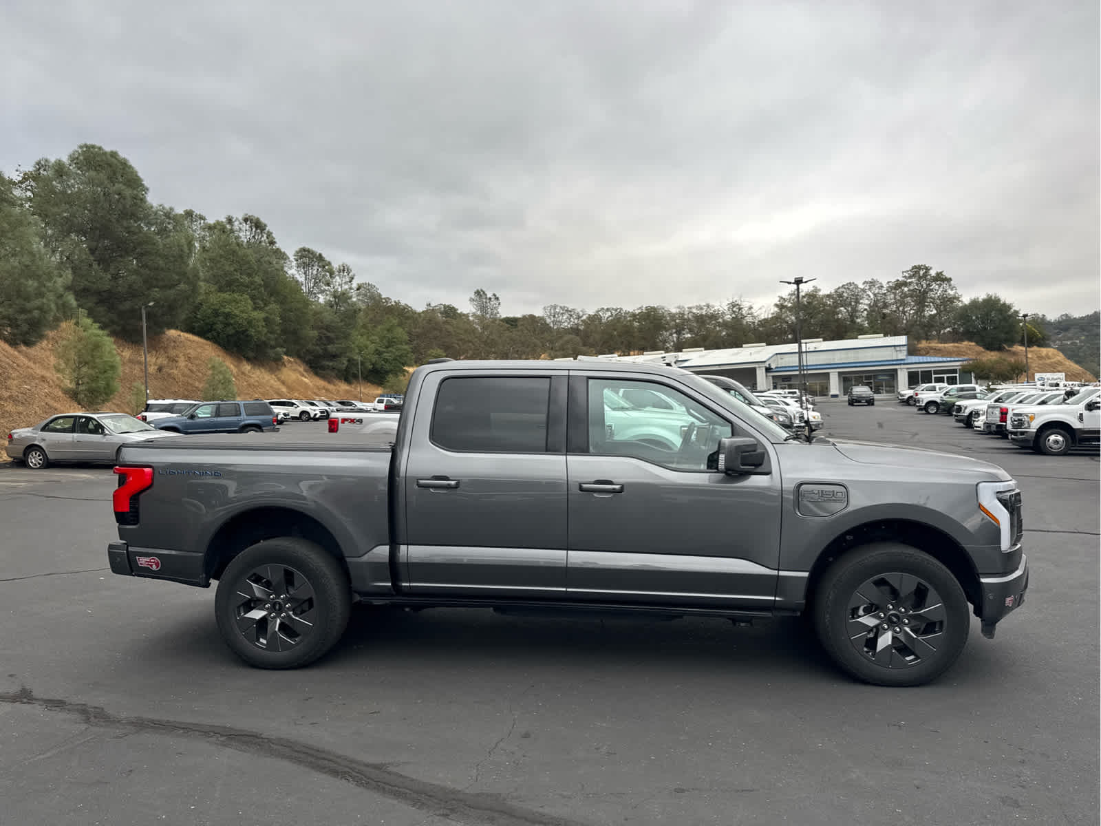 2023 Ford F-150 Lightning Lariat photo 3