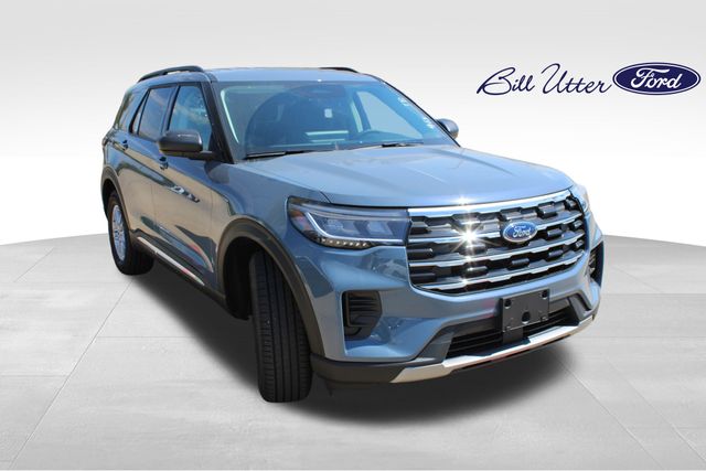 2025 Ford Explorer photo 2