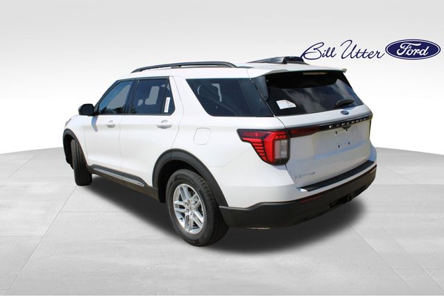 2025 Ford Explorer photo 4