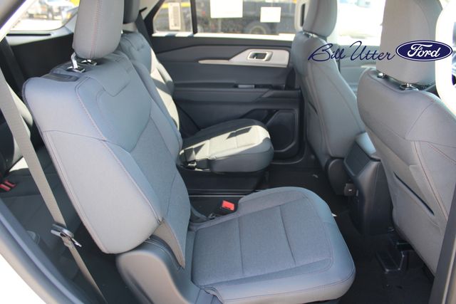 2025 Ford Explorer photo 8