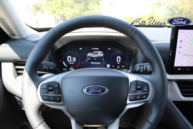 2025 Ford Explorer photo 16