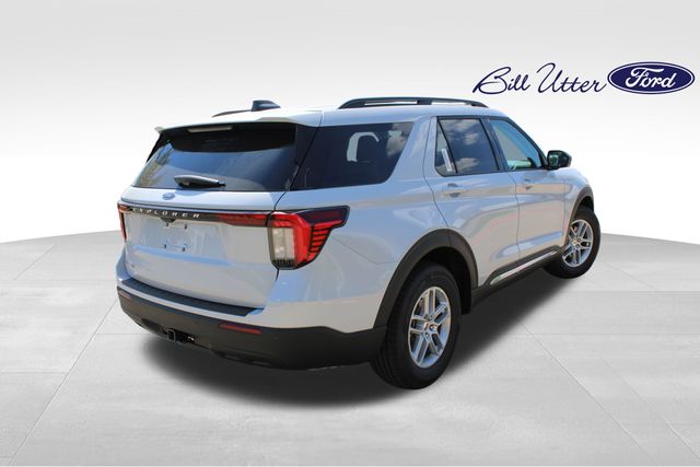 2025 Ford Explorer photo 2