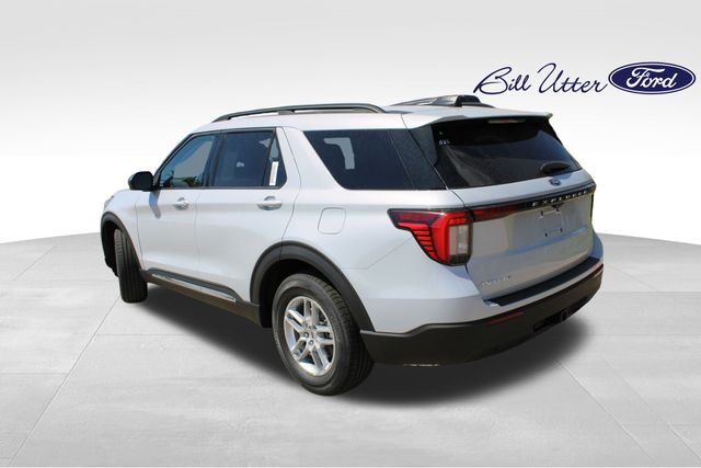 2025 Ford Explorer photo 3