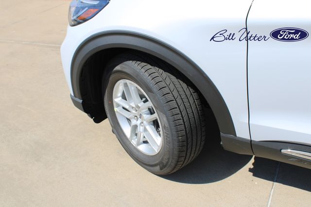 2025 Ford Explorer photo 4