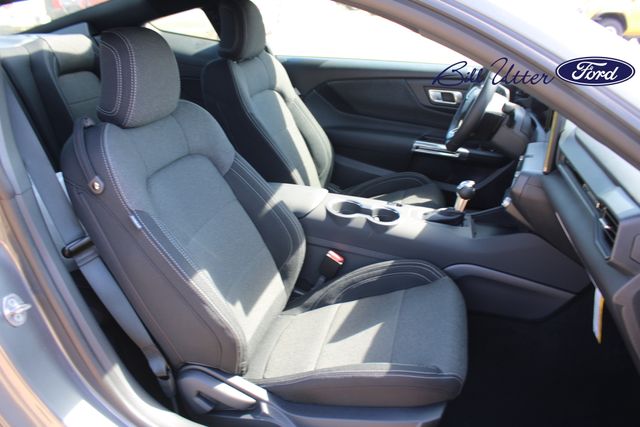 2025 Ford Mustang photo 7
