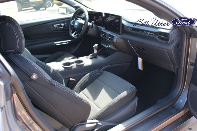 2025 Ford Mustang photo 8