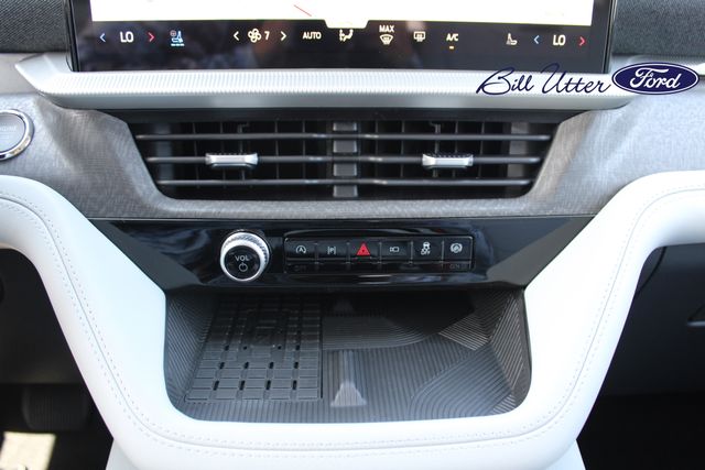 2025 Ford Explorer Platinum photo 14