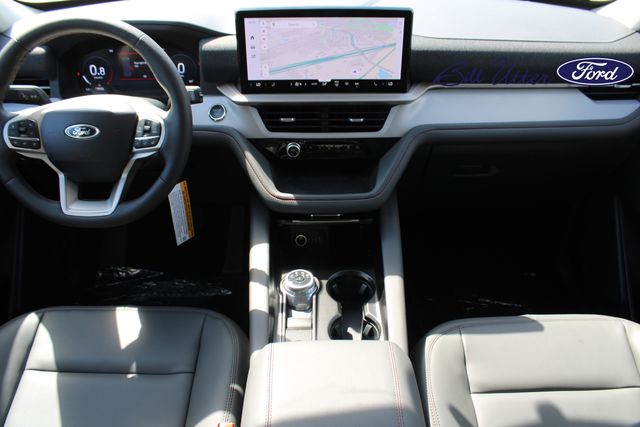 2025 Ford Explorer photo 12