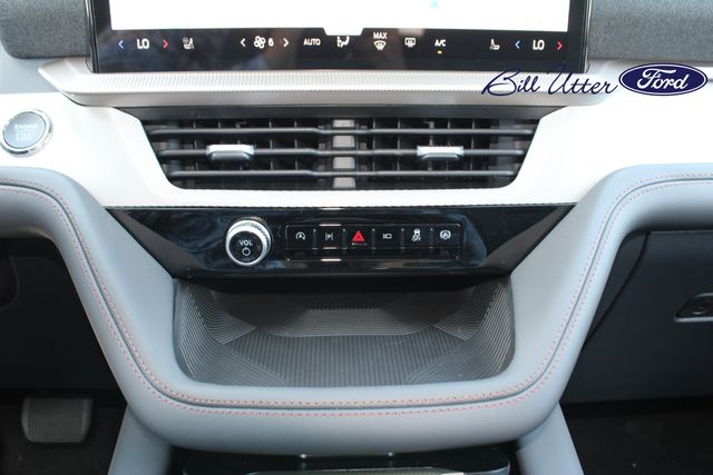 2025 Ford Explorer photo 14
