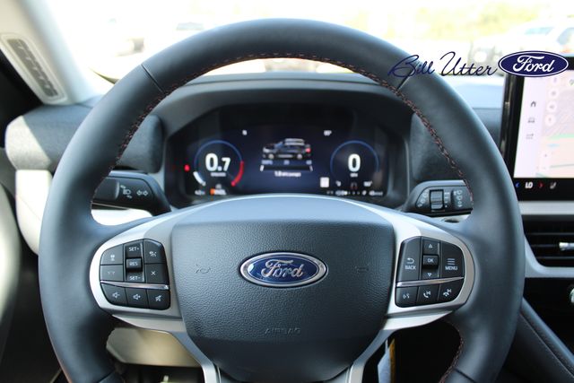2025 Ford Explorer photo 17