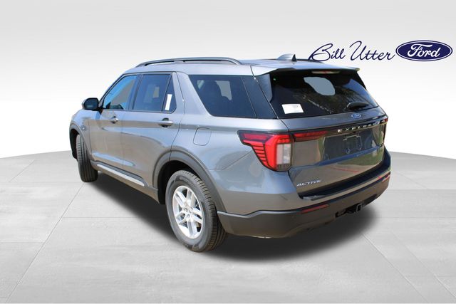 2025 Ford Explorer photo 2