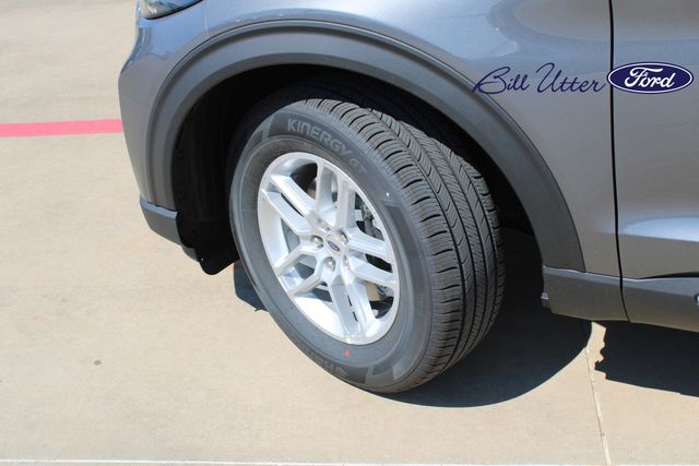 2025 Ford Explorer photo 3